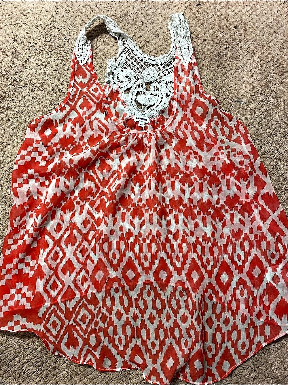 Kismet Geometric Crochet Neck Tank in Red & White Large